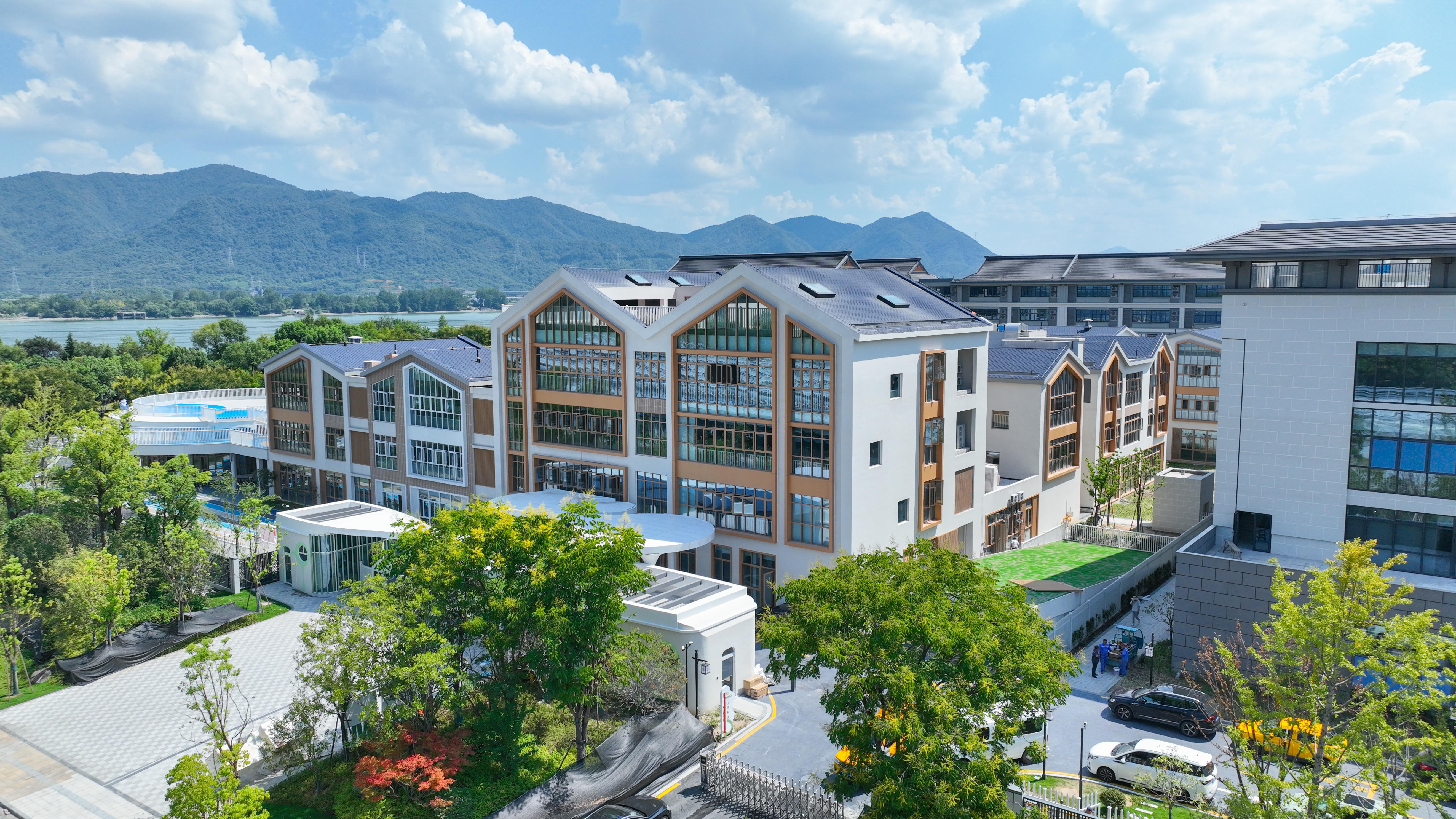 富春繪新卷，書(shū)院?jiǎn)⑷A章——東吳九年一貫制學(xué)校及東吳幼兒園新建工程盛大竣工！